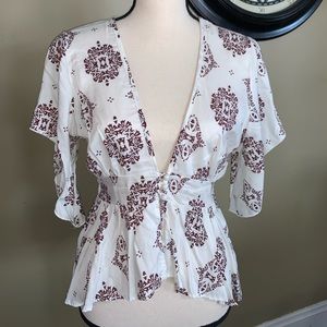 Printed fitted top with flowy sleeves- medium